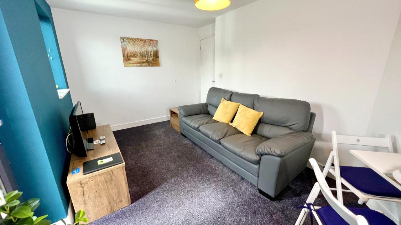 Cross Court, By Bell Apartment *